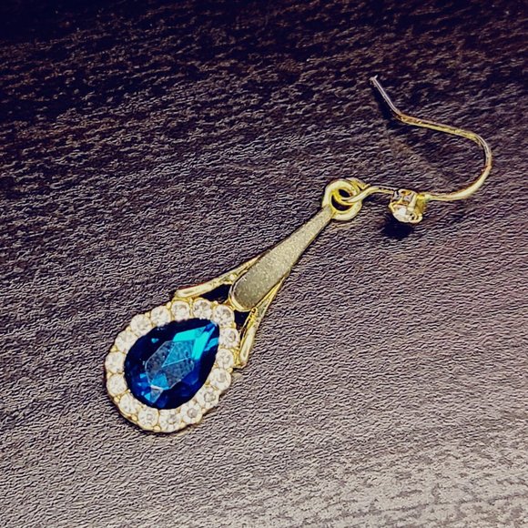 Brand New Exquisite Opal Blue Earrings - Picture 4 of 6